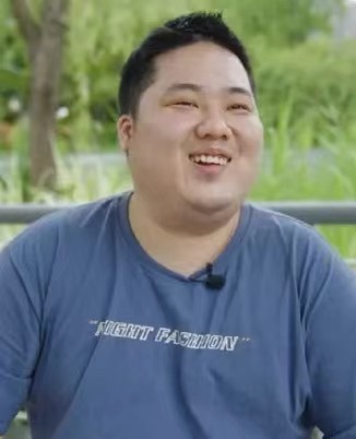 智障青年麦克斯简历,智障人士麦克斯视频