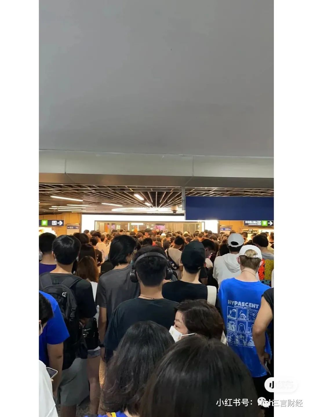 都2022年了，怎么还有人冒酷暑排长长长队买奶茶？