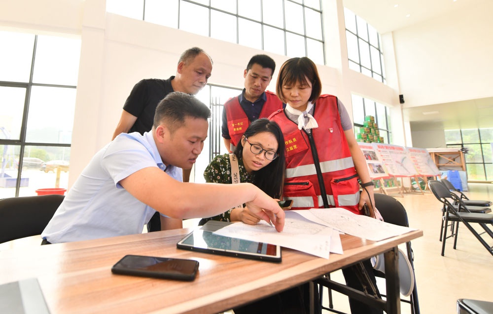 建设高素质人民公仆队伍,锻造新时代治国理政中坚力量——*党**的十九大以来公务员队伍建设工作综述