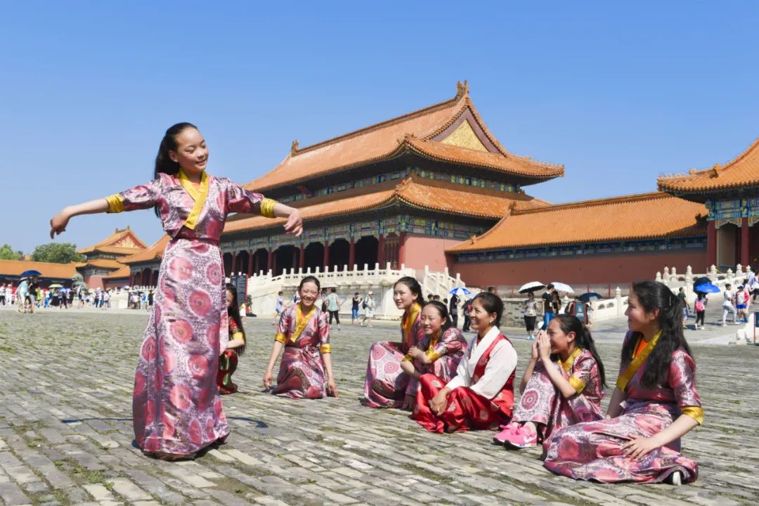 非凡十年强军征途,跟党奋进新征程巾帼建功新时代