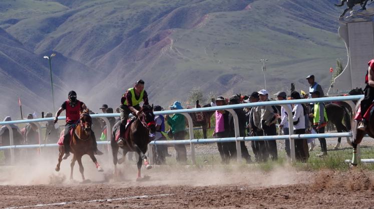 甘肃张掖肃南裕固族自治县赛马会开赛