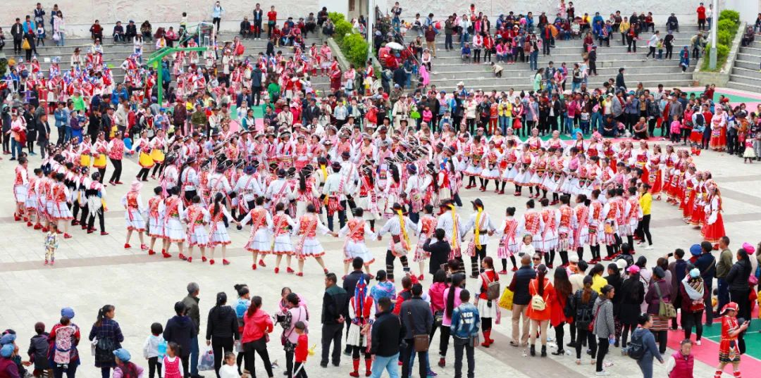 我们都是一家人快乐版,我们都是一家人相亲相爱