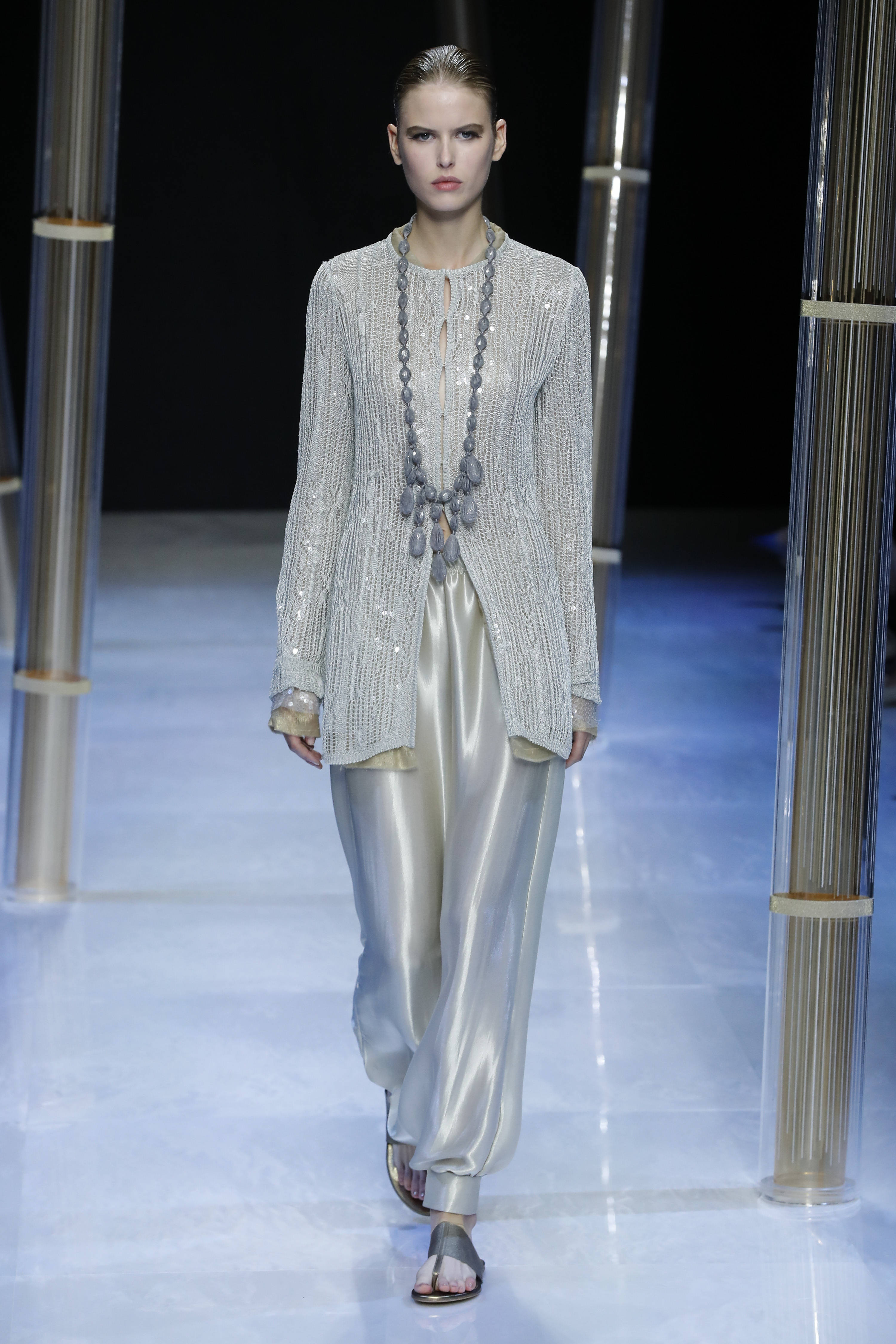 外代二线巴黎时装周,2024乔治阿玛尼时装秀