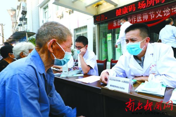 跨越千里的倾情相助,跨越千里帮扶情深图片