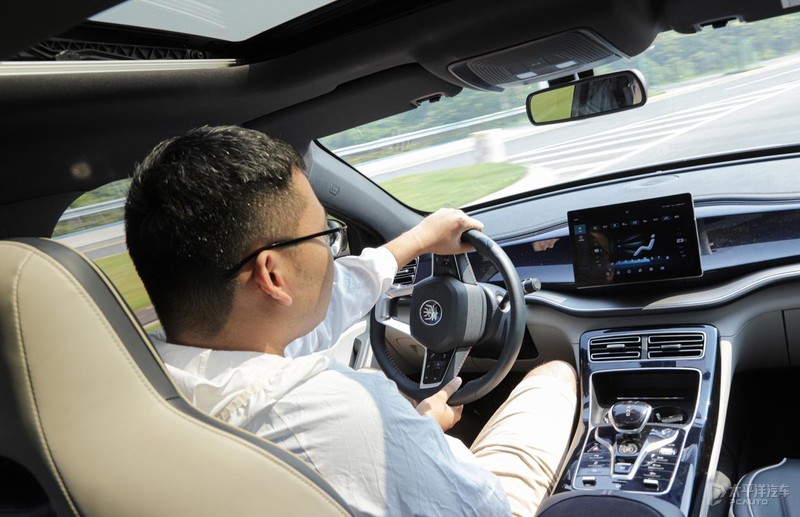 吉利最近发布的插混车,吉利的插混和比亚迪的插混哪个好