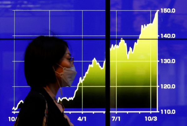 日本经济泡沫破裂后日元贬值了吗,日元大幅贬值对日本经济影响广泛