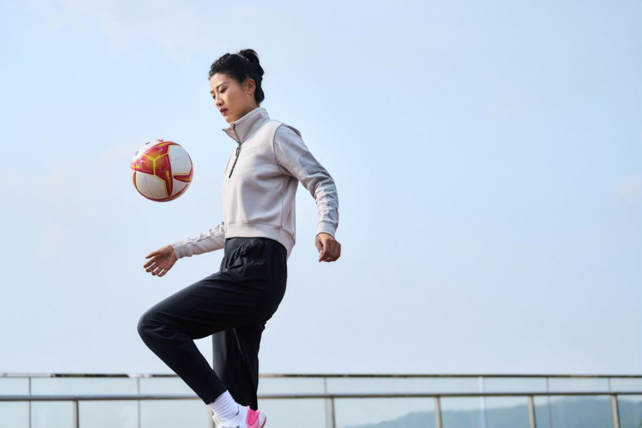 运动成为了女孩们的精神角落，品牌们不想错过｜消费观察