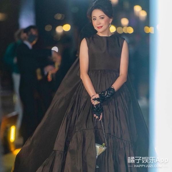 香港女首富甘比晒新照,香港女首富甘比今昔照片对比