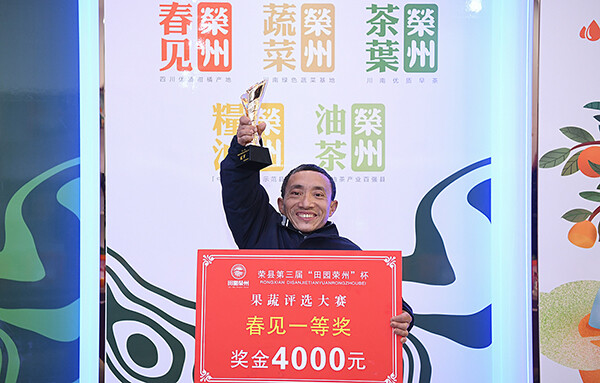 “袖珍果王”胡国权的生意经：动动手指发发“朋友圈”便销路不愁