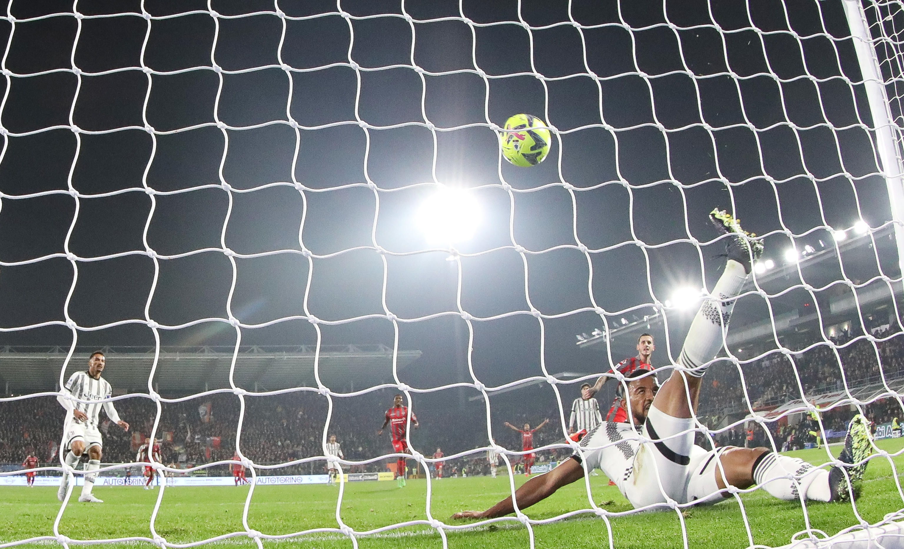 外代二线巴塞尔,尤文图斯vs克雷莫内塞首发阵容