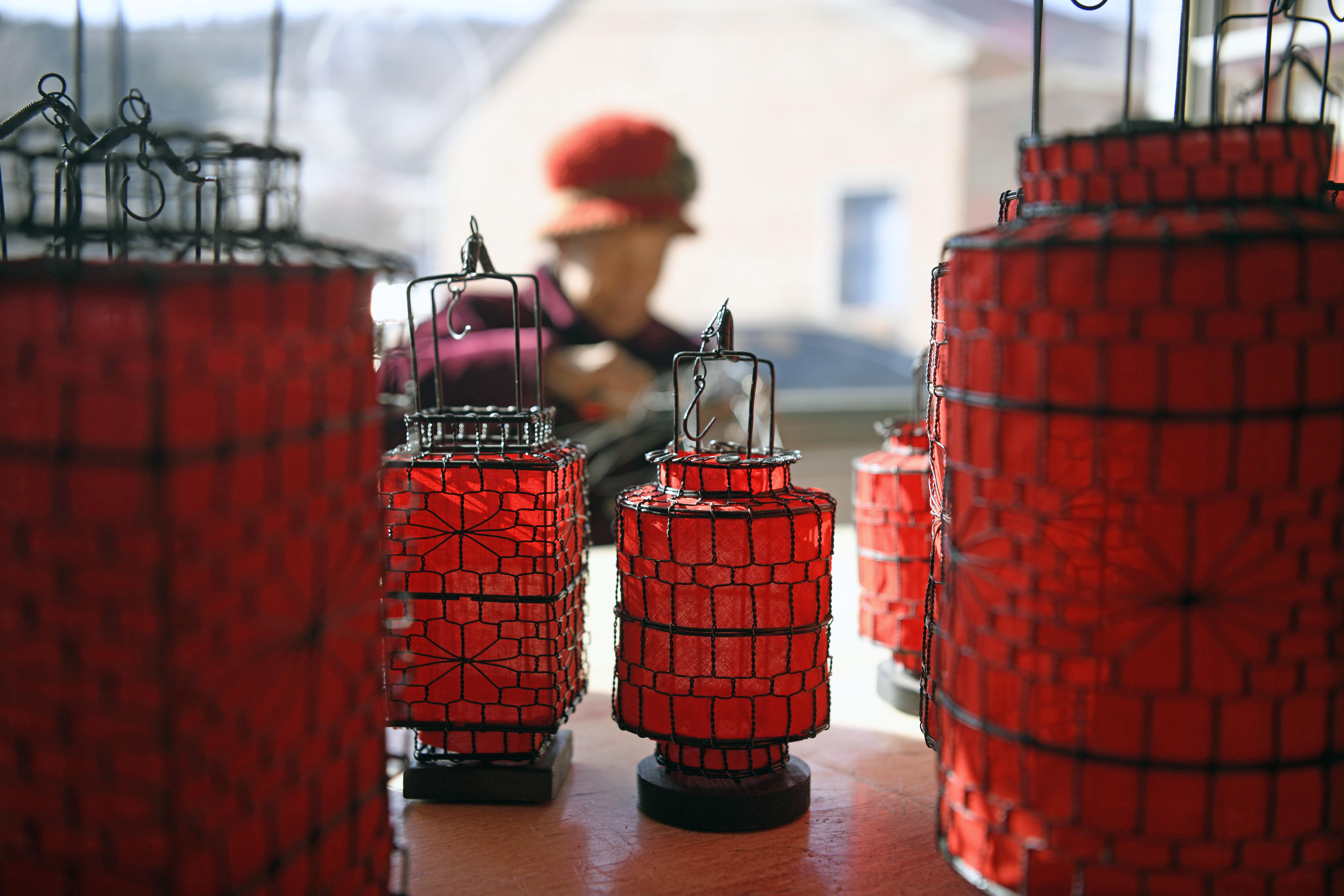 非遗灯笼制作河北,非遗迎新春巧手绘灯笼