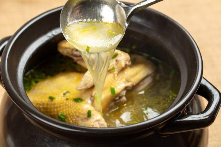 特色年夜饭畅销餐桌上的年味浓,一桌年夜饭成为游子们家的味道