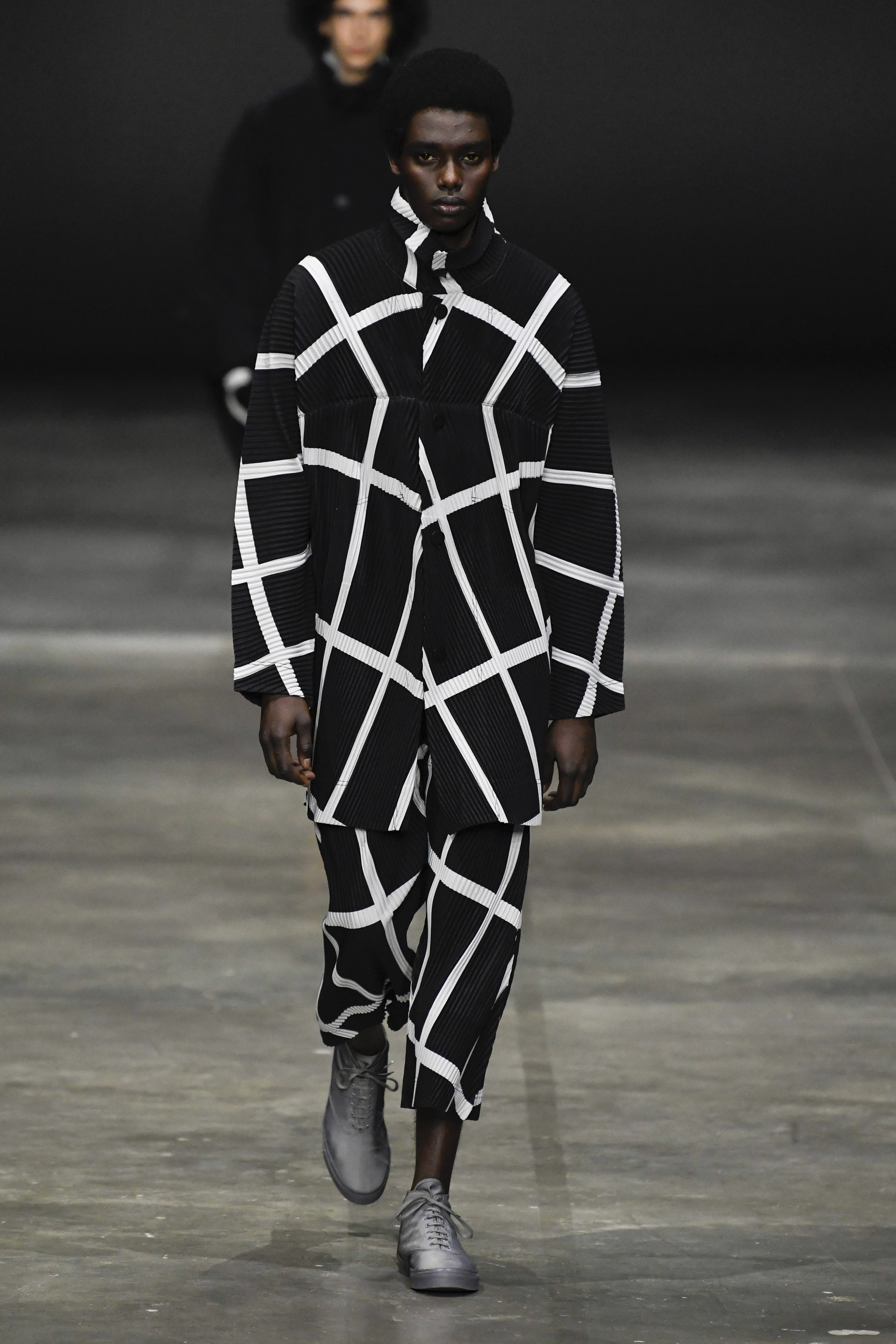 巴黎时装周2023男装秀场,2022夏季流行男装时装秀