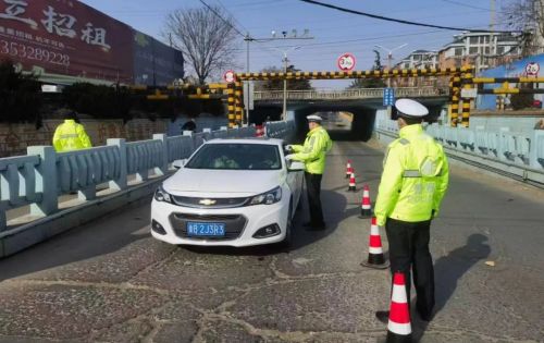 胶州交警春节“不打烊”！严查酒驾醉驾不松懈