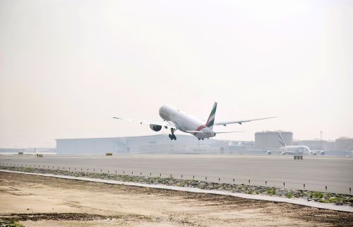 阿联酋航空飞行报告,阿联酋航空a380飞机在空中飞行