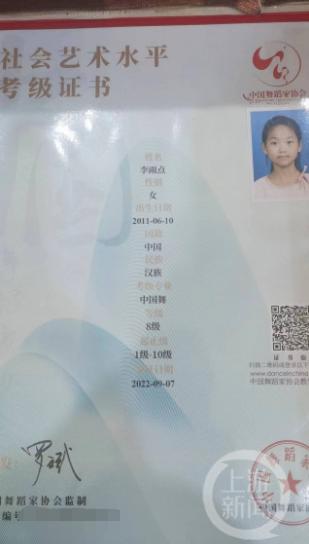 小学生春节摆摊赚钱,四川一名小学生摆摊半月赚万元