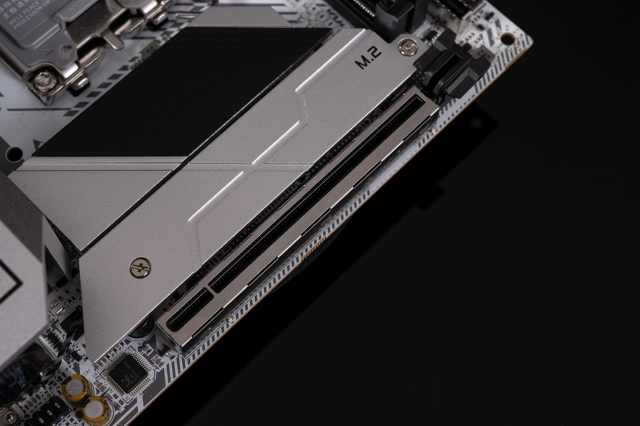 巨能超的ITX小板，七彩虹CVNB760IFROZENWIFI登陆舰主板评测