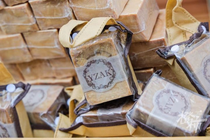 在武林路遇到泰国万金油，爱上英国海藻，进博会市集“有点东西”