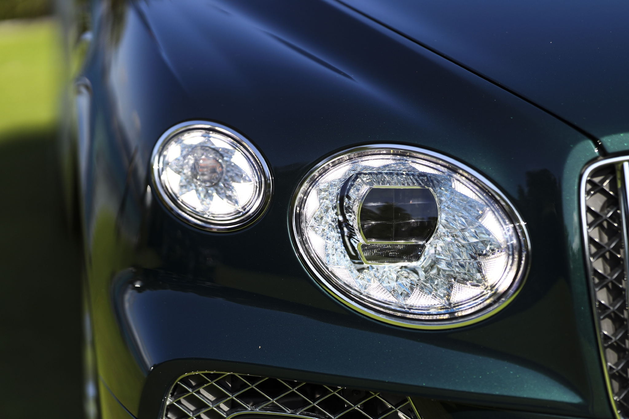 宾利添越bentaygaspeed,2023款宾利添越4.0黑武士落地价