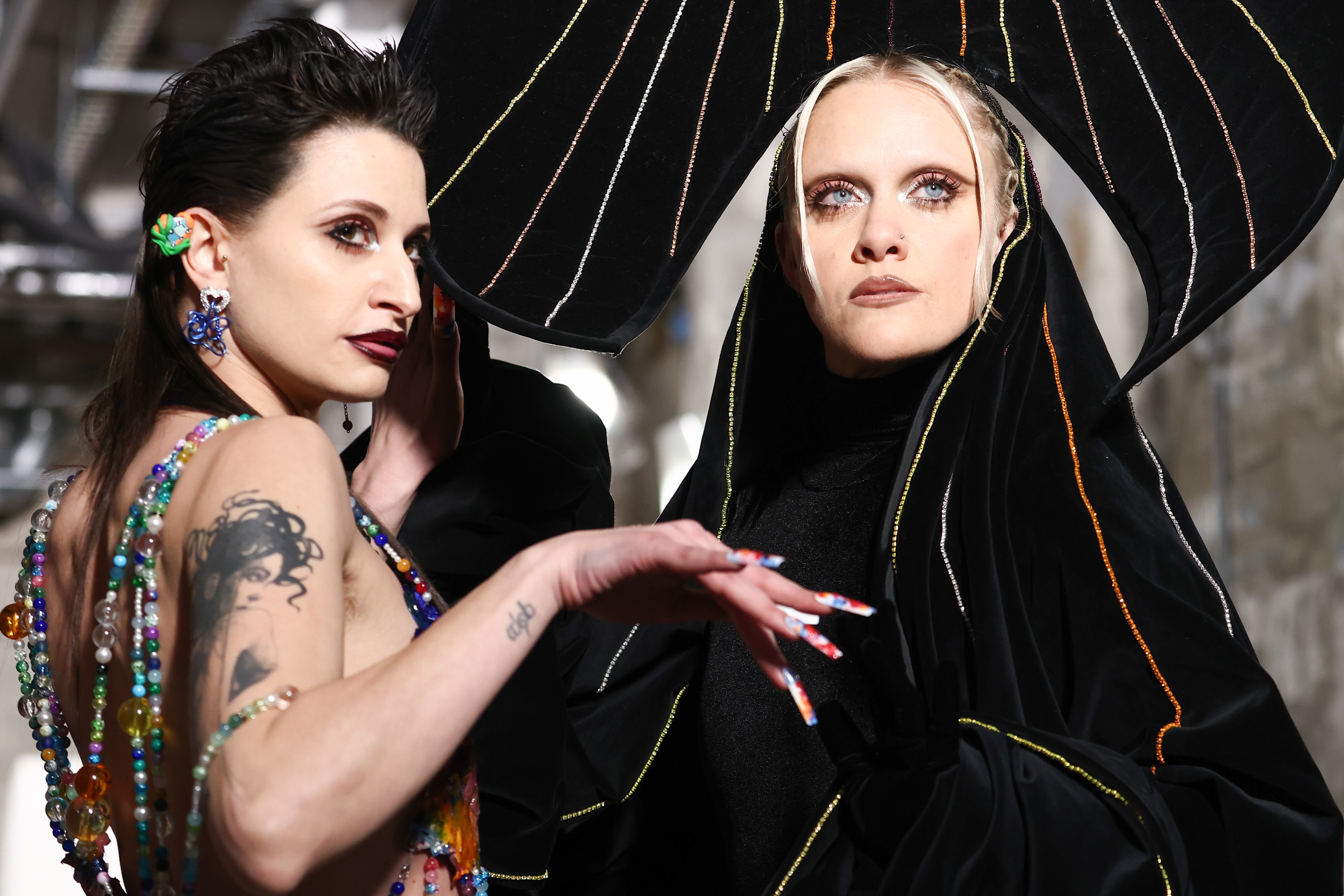 巴黎时装周2020年秋冬水中走秀,伦敦时装周2023春夏时装秀