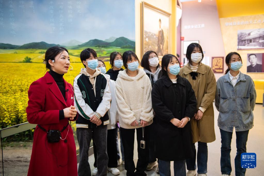 习*平近**总书记关切事丨新时代，这座丰碑持续激发崇德向善磅礴伟力