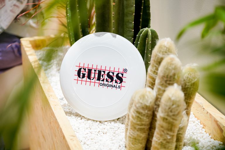 GUESSORIGINALS国内首家门店闪现上海潮酷锋芒等你解锁