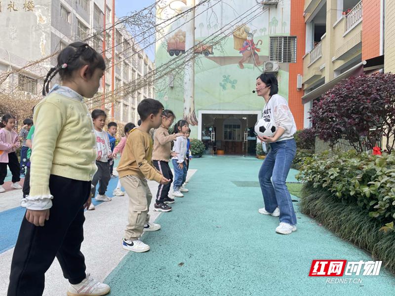 快乐足球趣味小游戏,快乐足球趣味游戏比赛