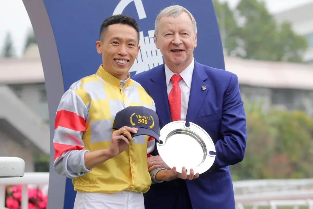 一马粉丝团现场见证新任打吡王诞生，2023年香港打吡大赛完赛！