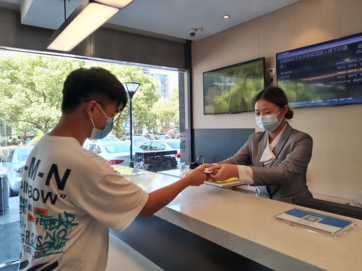 大学生酒店就业前景,应届毕业生去哪里求职免费住酒店