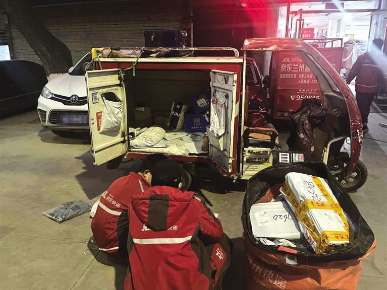 当快递员看到保密发货,当快递员验货时看见保密发货