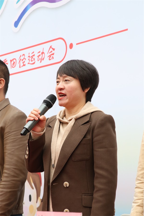 春季运动会总结和收获,运动会开幕式小学生快乐成长