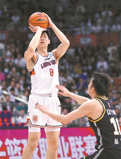 广东队三连冠志在必得,广东队三支队伍进入八强