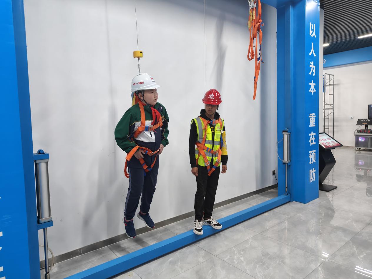 孩子体验各种职业的体验馆,孩子们受邀参观法制教育基地心得