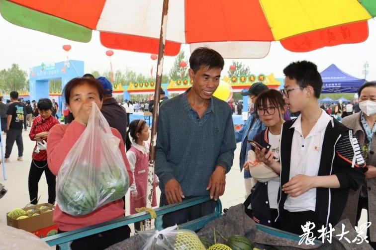 “郑路”卖瓜，不用很夸，这是为啥？