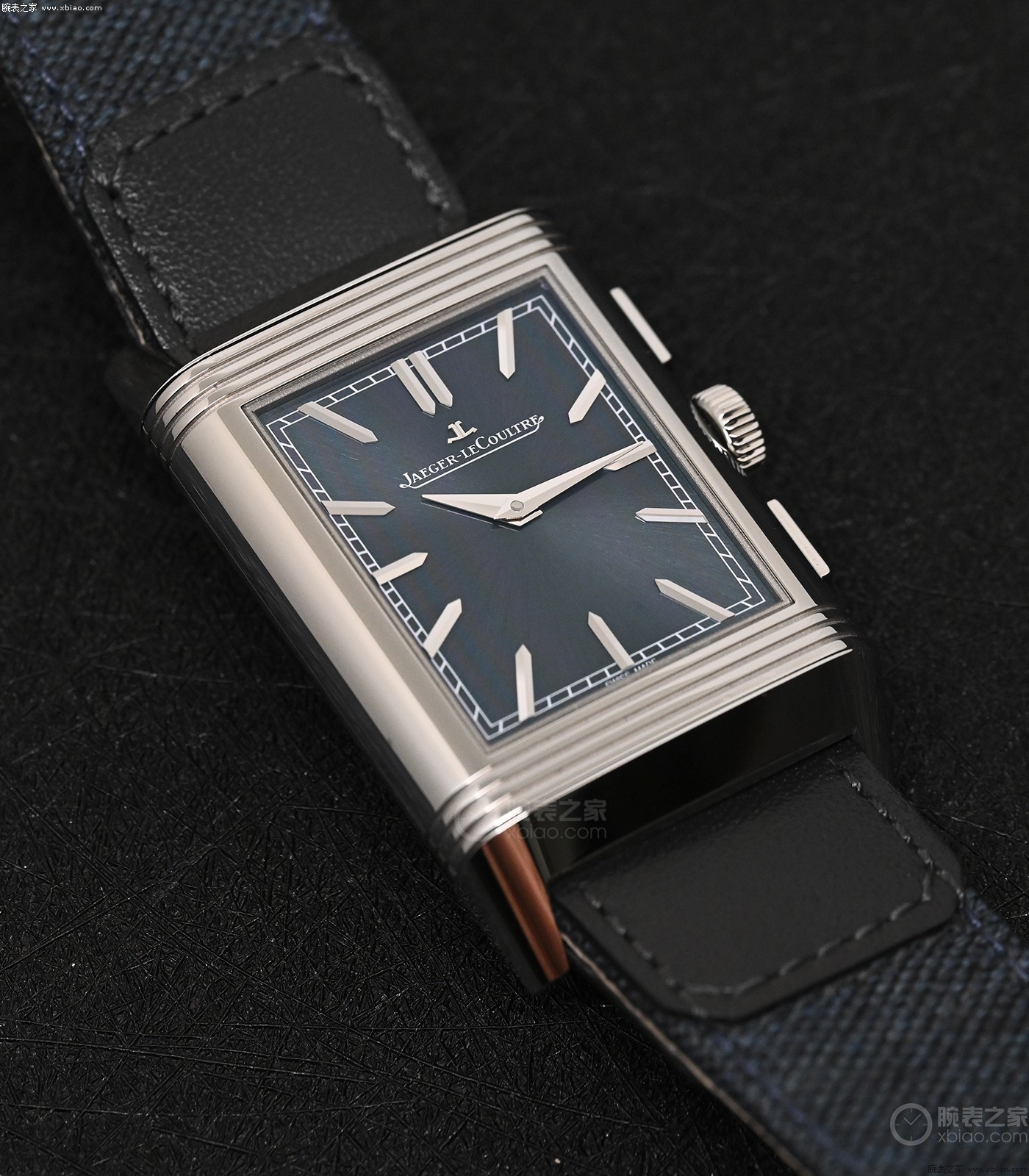 表中“奔驰S63/奥迪S8”，我愿称这只积家为“西装暴徒”