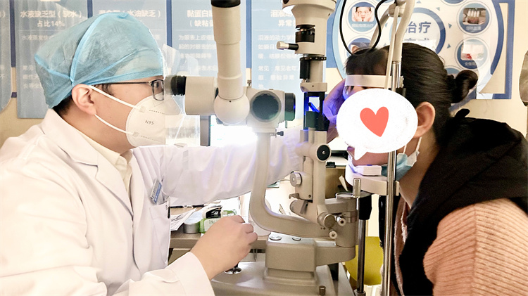 眼睛长期眼屎多是什么原因,眼病眼屎多