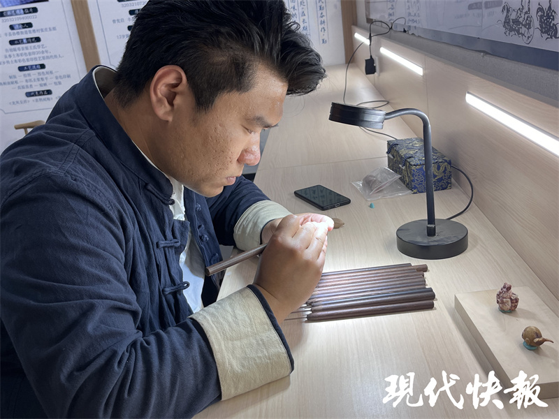 90后小伙学习一年雕刻,90后小伙绝技