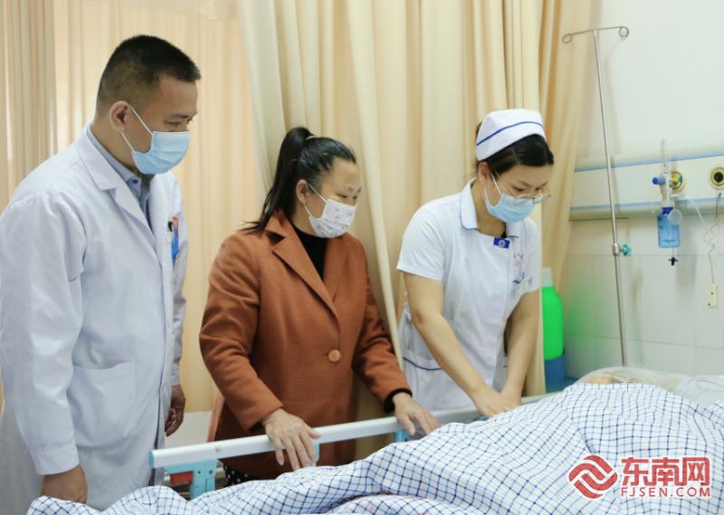 宁德市中医院开展护士节慰问活动