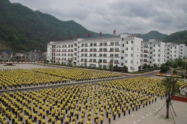 让阳光洒满校园,让运动充满阳光