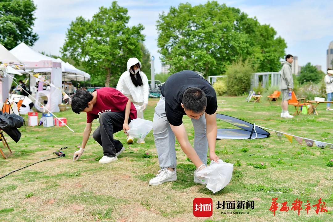 澶忔棩澶滄櫄闇茶惀鎴愰兘,鎴愰兘澶忓闇茶惀