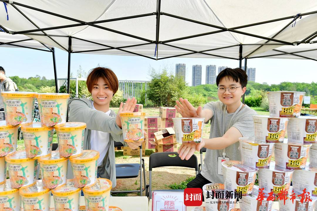 澶忔棩澶滄櫄闇茶惀鎴愰兘,鎴愰兘澶忓闇茶惀