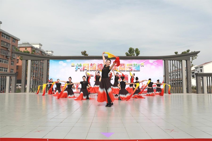 后湖管理区举办广场舞展演活动