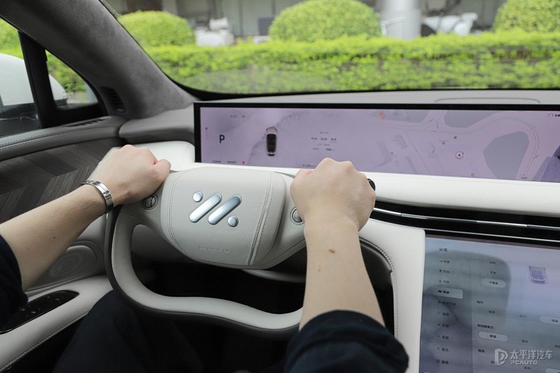 智己ls7的半幅式方向盘,智己ls7半幅方向盘是谁生产的