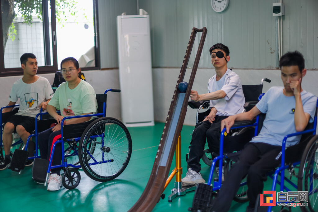 省残运会冠军跨界当主播和女友搭档推销家乡特产冷吃兔