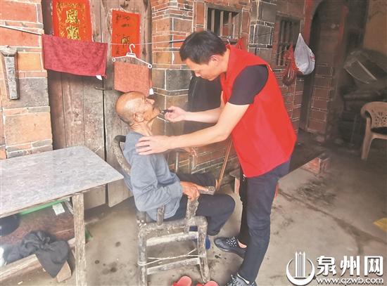 老吾老以及人之老马甲孝顺男子兼任村助老员