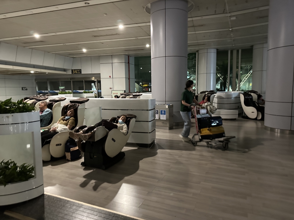 深夜白云机场vip休息室,广州白云机场过夜睡眠舱