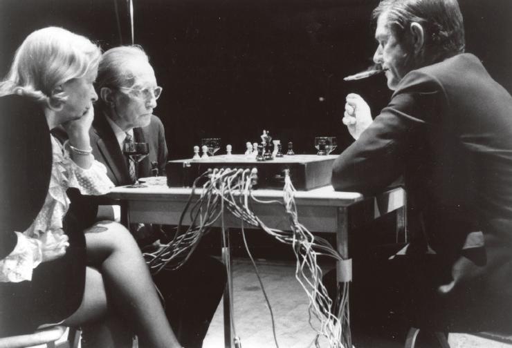 从工业时代到知识经济时代,从工业时代到智能科技