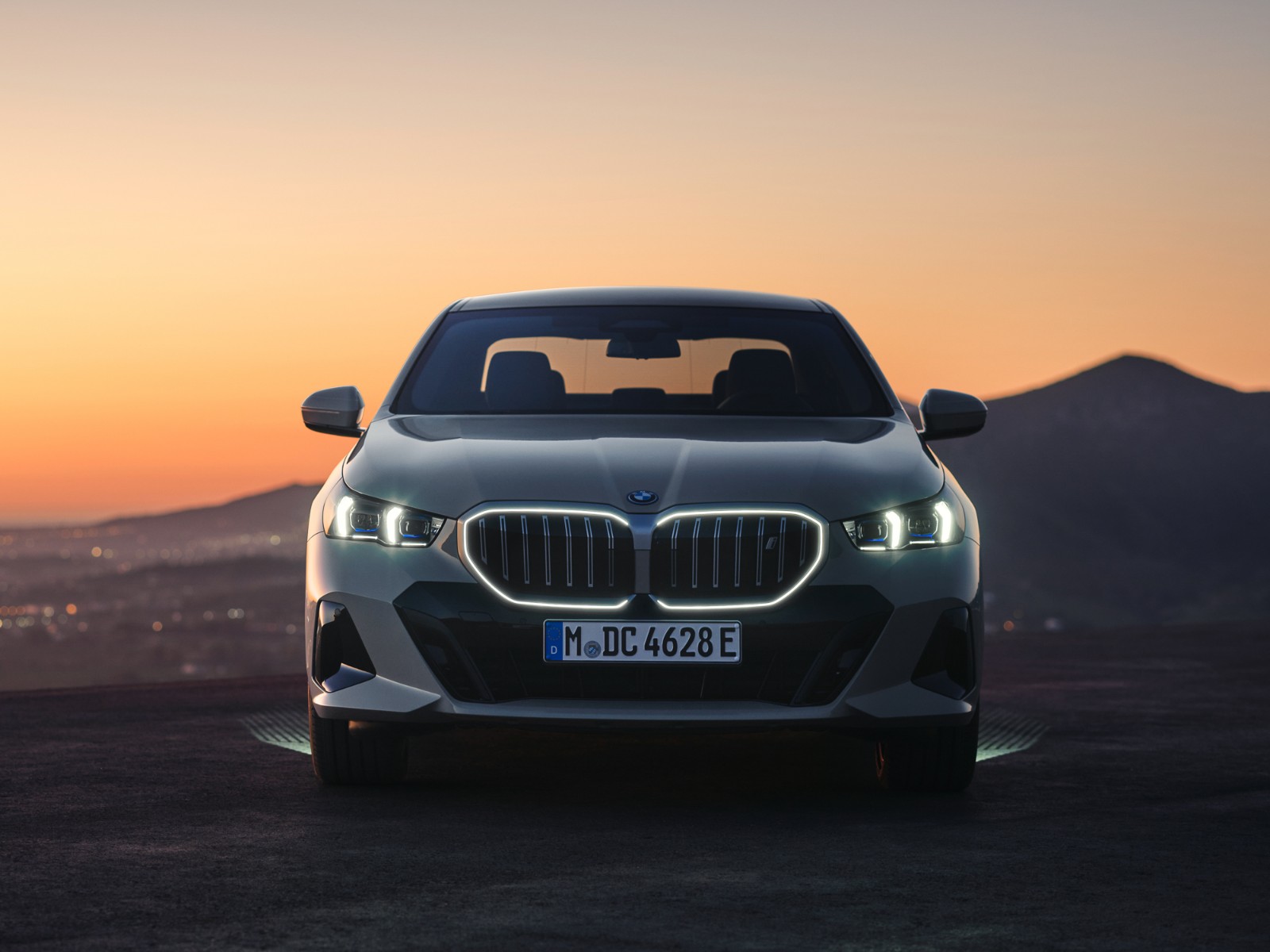 24款宝马5系改装大鼻孔,宝马5系改装大鼻孔前杠