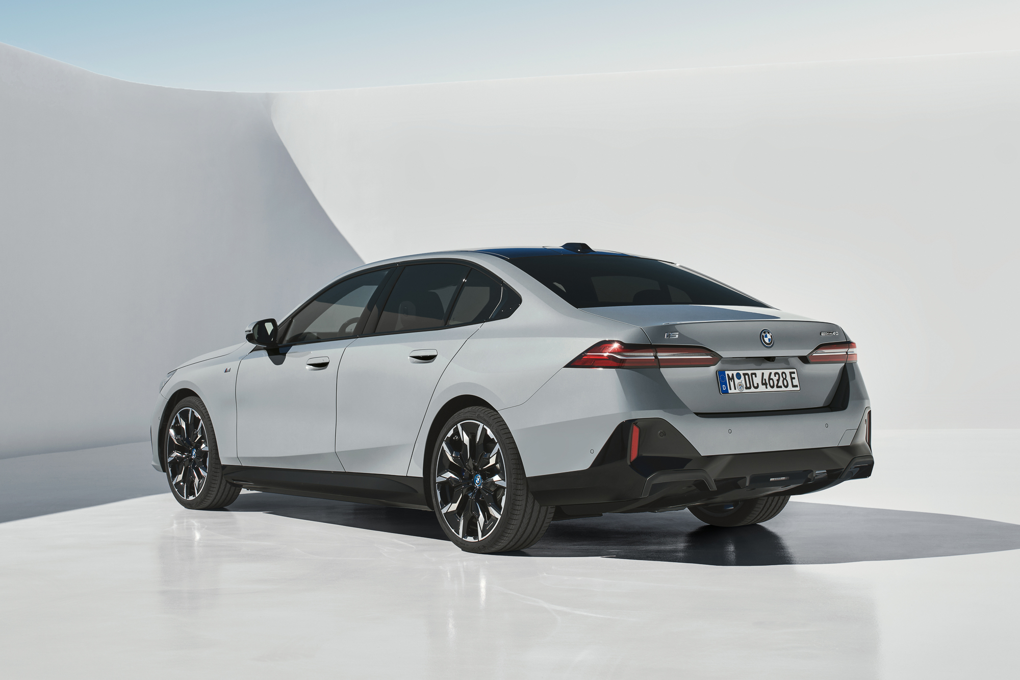 24款宝马5系改装大鼻孔,宝马5系改装大鼻孔前杠