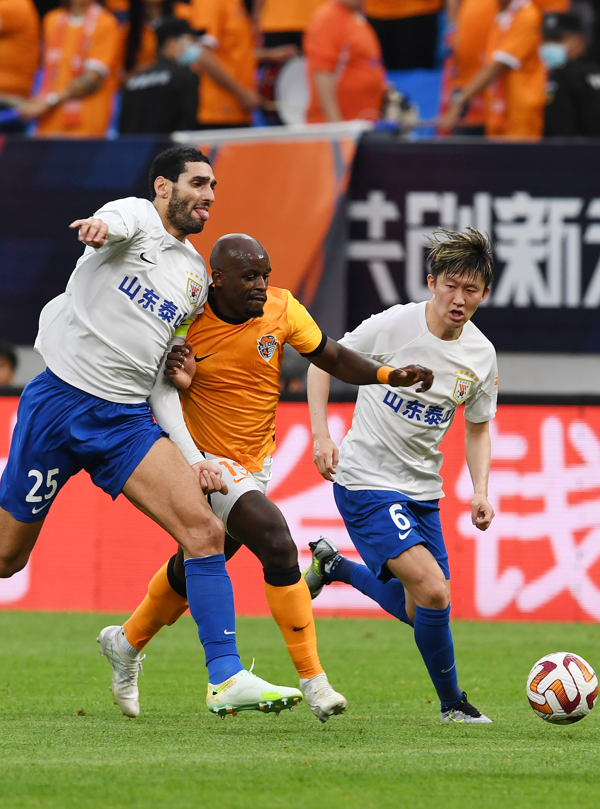 中超山东泰山战胜青岛海牛,泰山青岛海牛